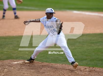 Thumbnail 3 in New Braunfels vs Veterans Memorial (San Antonio Classic) photogallery.