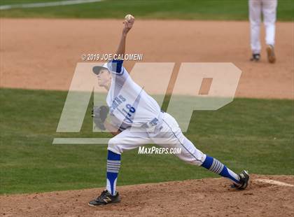 Thumbnail 2 in New Braunfels vs Veterans Memorial (San Antonio Classic) photogallery.