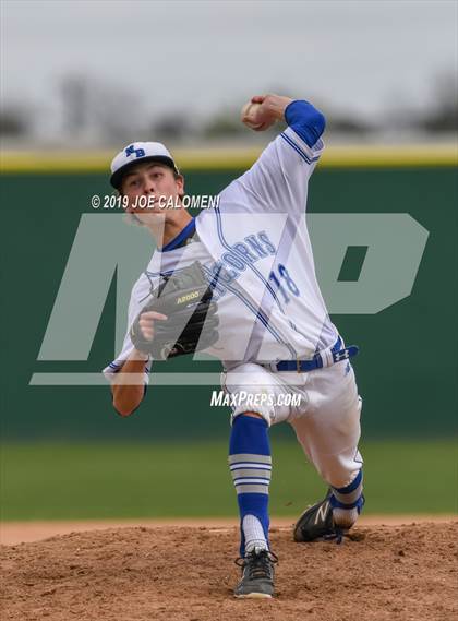 Thumbnail 2 in New Braunfels vs Veterans Memorial (San Antonio Classic) photogallery.
