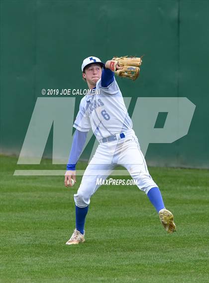 Thumbnail 3 in New Braunfels vs Veterans Memorial (San Antonio Classic) photogallery.