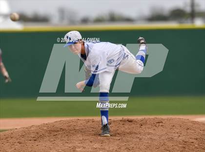 Thumbnail 1 in New Braunfels vs Veterans Memorial (San Antonio Classic) photogallery.