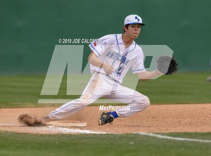 Thumbnail 2 in New Braunfels vs Veterans Memorial (San Antonio Classic) photogallery.