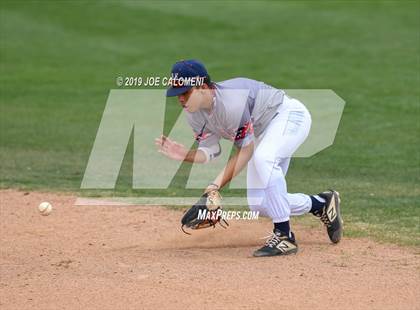 Thumbnail 2 in New Braunfels vs Veterans Memorial (San Antonio Classic) photogallery.