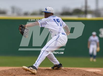 Thumbnail 2 in New Braunfels vs Veterans Memorial (San Antonio Classic) photogallery.