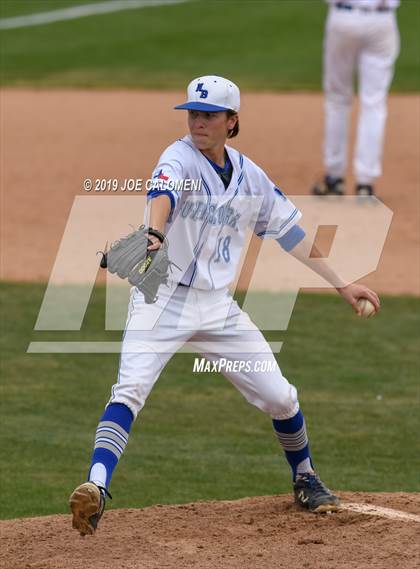 Thumbnail 2 in New Braunfels vs Veterans Memorial (San Antonio Classic) photogallery.