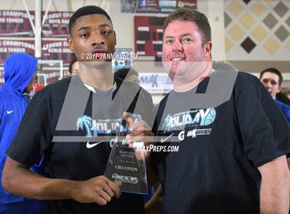 Thumbnail 3 in Rancho Mirage Holiday Invitational DUNK CONTEST photogallery.