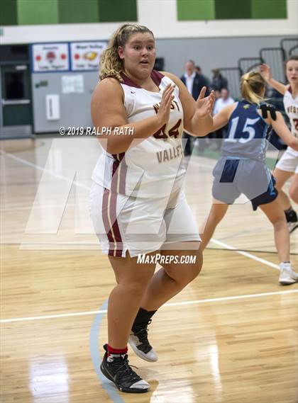Thumbnail 2 in Pleasant Valley vs. West Valley (Red Bluff Holiday Classic) photogallery.