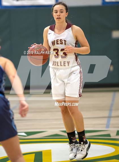 Thumbnail 3 in Pleasant Valley vs. West Valley (Red Bluff Holiday Classic) photogallery.