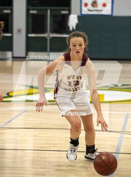 Thumbnail 2 in Pleasant Valley vs. West Valley (Red Bluff Holiday Classic) photogallery.