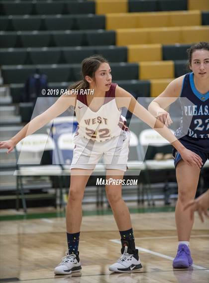 Thumbnail 1 in Pleasant Valley vs. West Valley (Red Bluff Holiday Classic) photogallery.