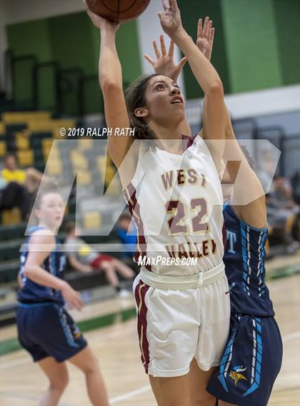 Thumbnail 3 in Pleasant Valley vs. West Valley (Red Bluff Holiday Classic) photogallery.