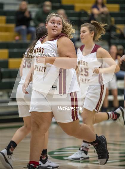 Thumbnail 2 in Pleasant Valley vs. West Valley (Red Bluff Holiday Classic) photogallery.