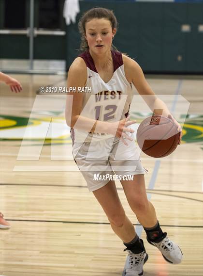 Thumbnail 3 in Pleasant Valley vs. West Valley (Red Bluff Holiday Classic) photogallery.