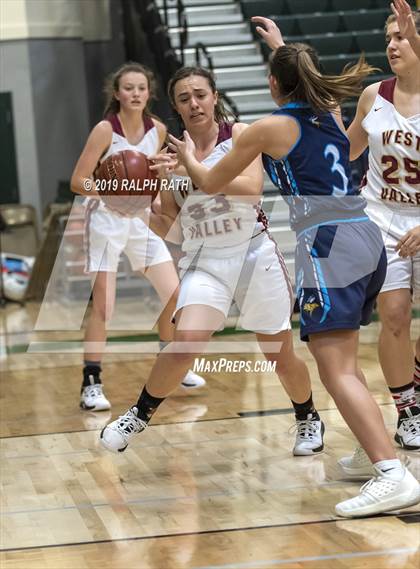 Thumbnail 3 in Pleasant Valley vs. West Valley (Red Bluff Holiday Classic) photogallery.