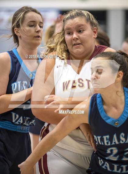Thumbnail 1 in Pleasant Valley vs. West Valley (Red Bluff Holiday Classic) photogallery.