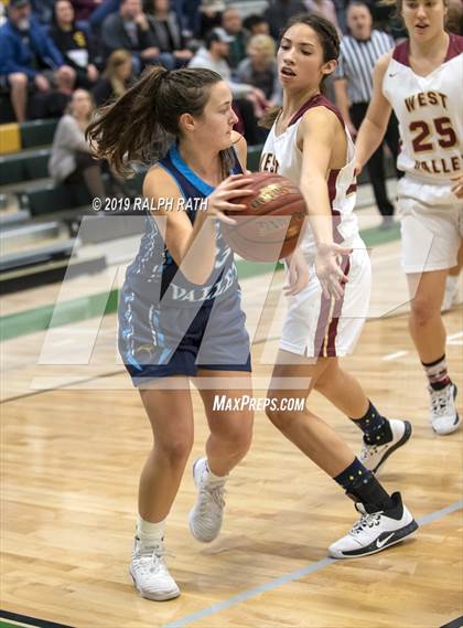Thumbnail 1 in Pleasant Valley vs. West Valley (Red Bluff Holiday Classic) photogallery.