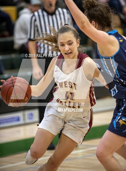 Thumbnail 3 in Pleasant Valley vs. West Valley (Red Bluff Holiday Classic) photogallery.