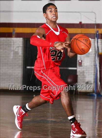 Thumbnail 2 in Sleepy Hollow vs Cardinal Spellman (Section One Super Saturday) photogallery.