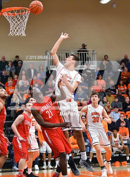 Thumbnail 1 in Centralia vs Mt. Vernon (IHSA 3A Regional Semifinal) photogallery.