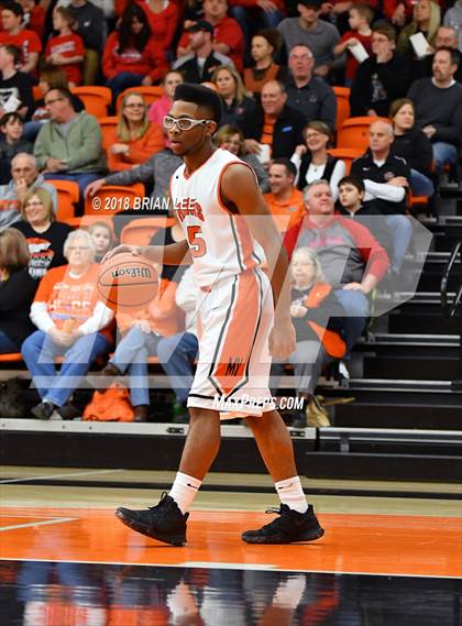 Thumbnail 3 in Centralia vs Mt. Vernon (IHSA 3A Regional Semifinal) photogallery.
