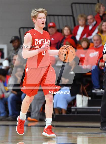 Thumbnail 2 in Centralia vs Mt. Vernon (IHSA 3A Regional Semifinal) photogallery.