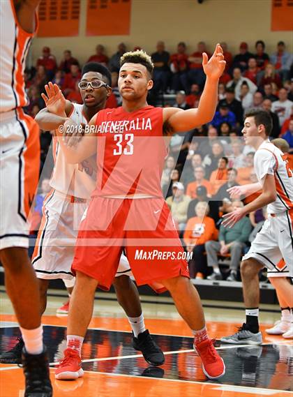 Thumbnail 3 in Centralia vs Mt. Vernon (IHSA 3A Regional Semifinal) photogallery.