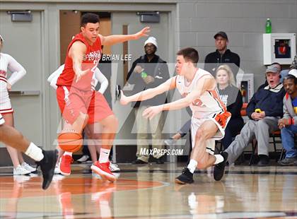 Thumbnail 2 in Centralia vs Mt. Vernon (IHSA 3A Regional Semifinal) photogallery.