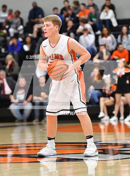 Thumbnail 2 in Centralia vs Mt. Vernon (IHSA 3A Regional Semifinal) photogallery.