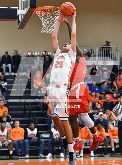 Thumbnail 3 in Centralia vs Mt. Vernon (IHSA 3A Regional Semifinal) photogallery.