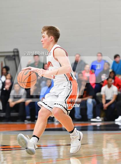 Thumbnail 3 in Centralia vs Mt. Vernon (IHSA 3A Regional Semifinal) photogallery.