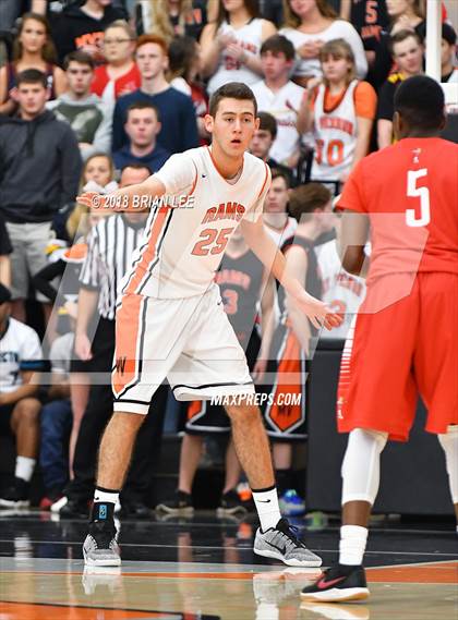 Thumbnail 3 in Centralia vs Mt. Vernon (IHSA 3A Regional Semifinal) photogallery.