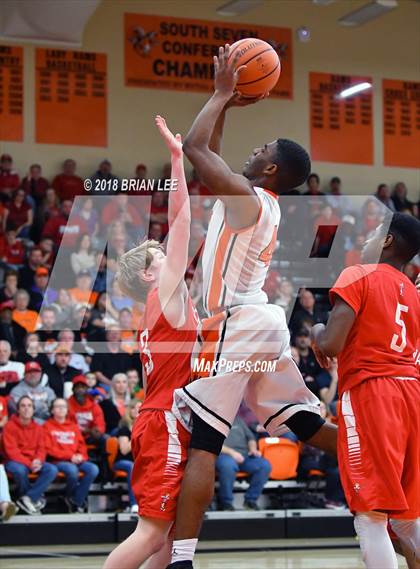 Thumbnail 2 in Centralia vs Mt. Vernon (IHSA 3A Regional Semifinal) photogallery.