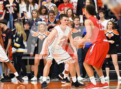Thumbnail 2 in Centralia vs Mt. Vernon (IHSA 3A Regional Semifinal) photogallery.