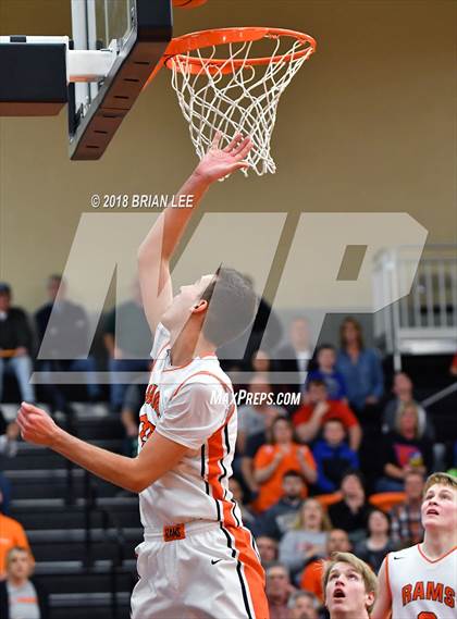 Thumbnail 1 in Centralia vs Mt. Vernon (IHSA 3A Regional Semifinal) photogallery.