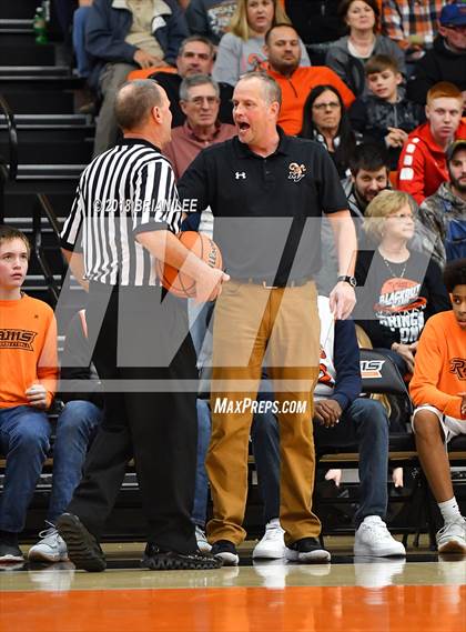 Thumbnail 3 in Centralia vs Mt. Vernon (IHSA 3A Regional Semifinal) photogallery.