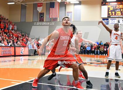 Thumbnail 3 in Centralia vs Mt. Vernon (IHSA 3A Regional Semifinal) photogallery.
