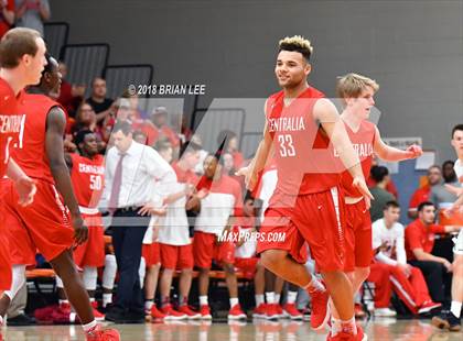 Thumbnail 3 in Centralia vs Mt. Vernon (IHSA 3A Regional Semifinal) photogallery.