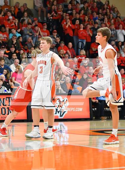 Thumbnail 2 in Centralia vs Mt. Vernon (IHSA 3A Regional Semifinal) photogallery.