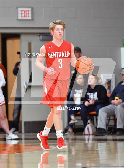Thumbnail 3 in Centralia vs Mt. Vernon (IHSA 3A Regional Semifinal) photogallery.