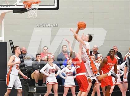 Thumbnail 1 in Centralia vs Mt. Vernon (IHSA 3A Regional Semifinal) photogallery.