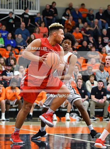 Thumbnail 1 in Centralia vs Mt. Vernon (IHSA 3A Regional Semifinal) photogallery.