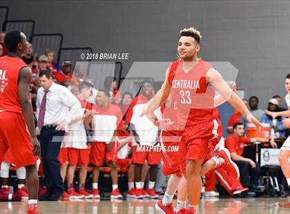 Thumbnail 2 in Centralia vs Mt. Vernon (IHSA 3A Regional Semifinal) photogallery.