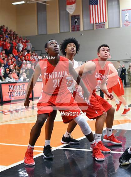 Thumbnail 3 in Centralia vs Mt. Vernon (IHSA 3A Regional Semifinal) photogallery.