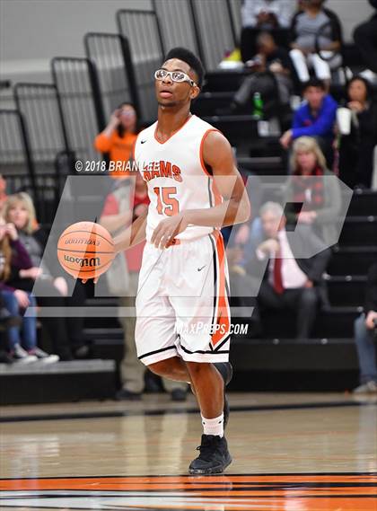 Thumbnail 3 in Centralia vs Mt. Vernon (IHSA 3A Regional Semifinal) photogallery.