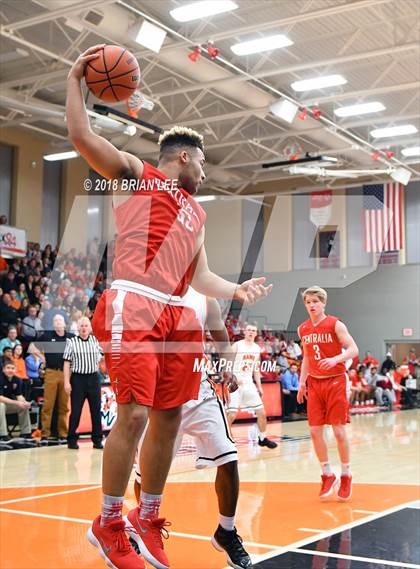 Thumbnail 1 in Centralia vs Mt. Vernon (IHSA 3A Regional Semifinal) photogallery.
