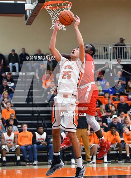 Thumbnail 1 in Centralia vs Mt. Vernon (IHSA 3A Regional Semifinal) photogallery.