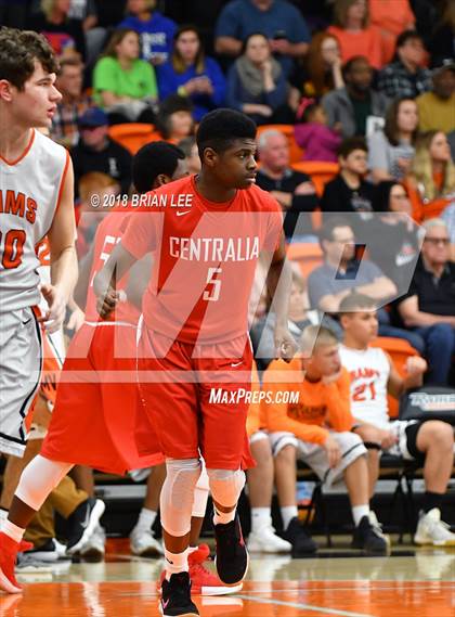 Thumbnail 2 in Centralia vs Mt. Vernon (IHSA 3A Regional Semifinal) photogallery.