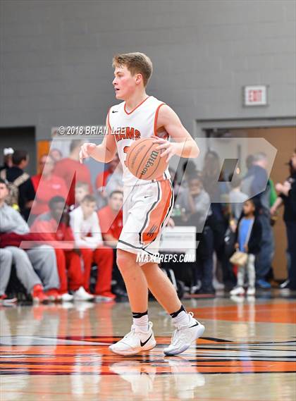 Thumbnail 2 in Centralia vs Mt. Vernon (IHSA 3A Regional Semifinal) photogallery.