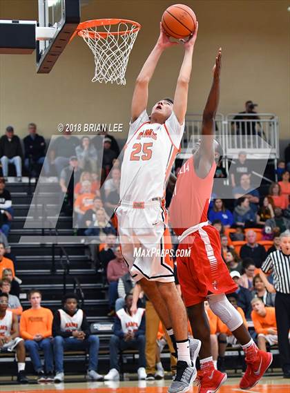Thumbnail 2 in Centralia vs Mt. Vernon (IHSA 3A Regional Semifinal) photogallery.