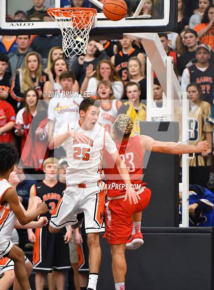 Thumbnail 1 in Centralia vs Mt. Vernon (IHSA 3A Regional Semifinal) photogallery.